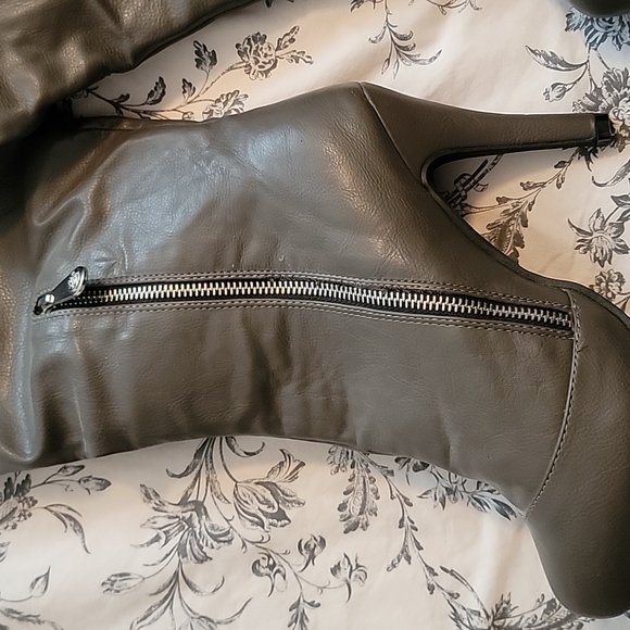 Women's Knee/Thigh High Boots, Size 8 - Picture 2 of 5
